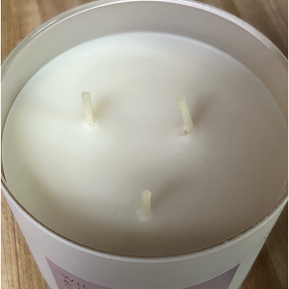 Bath & Body Works White Barn Wildberry & Ube 3-Wick Candle - Picture 2 of 4